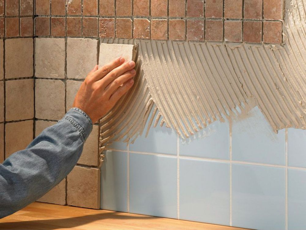 Как положить плитку: класть старый кафель, настенную на пол укладывать, новый клей напольный на стену