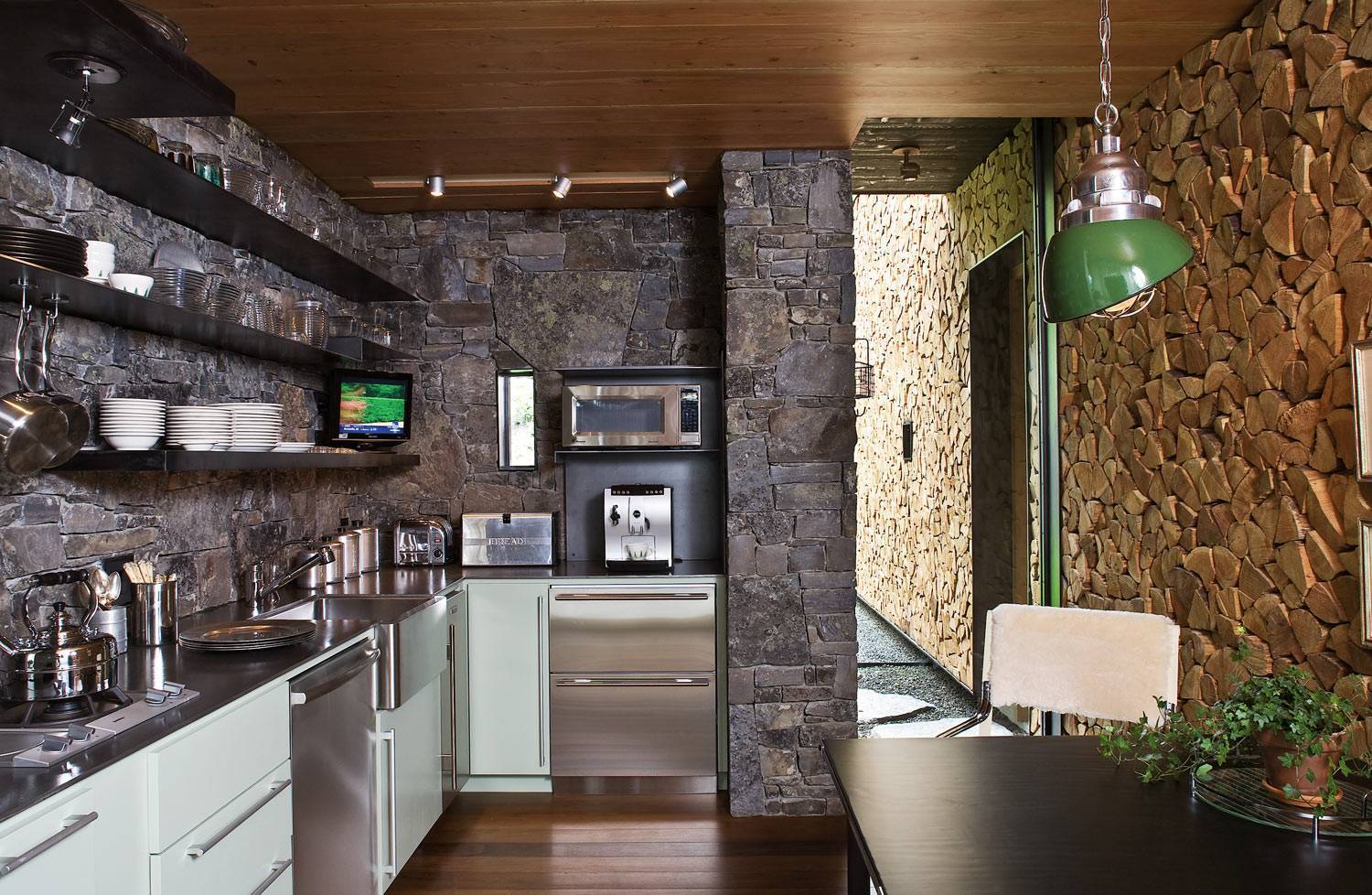 Чем можно отделать стены на кухне: в частном доме, хрущевке, маленькой кухне