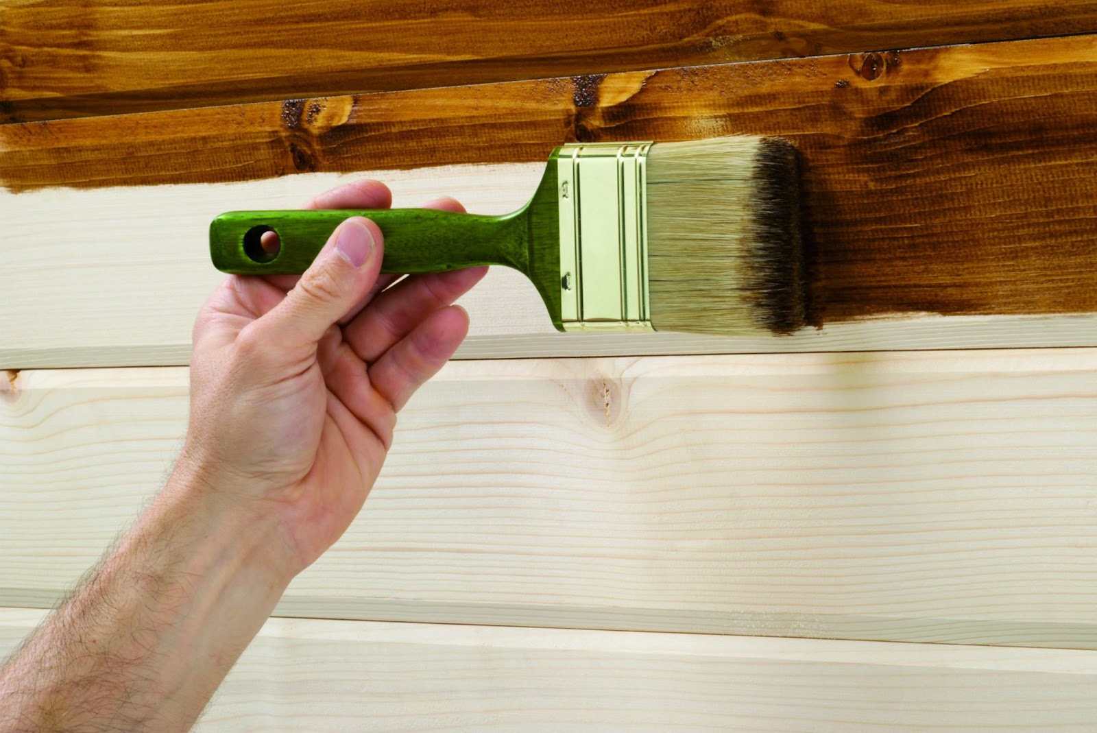 Чем покрыть вагонку снаружи и внутри дома – способы, лаки и краски для покраски древесины