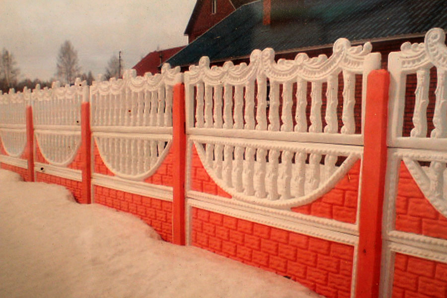 Как покрасить бетонный забор: выбор краски и этапы работ