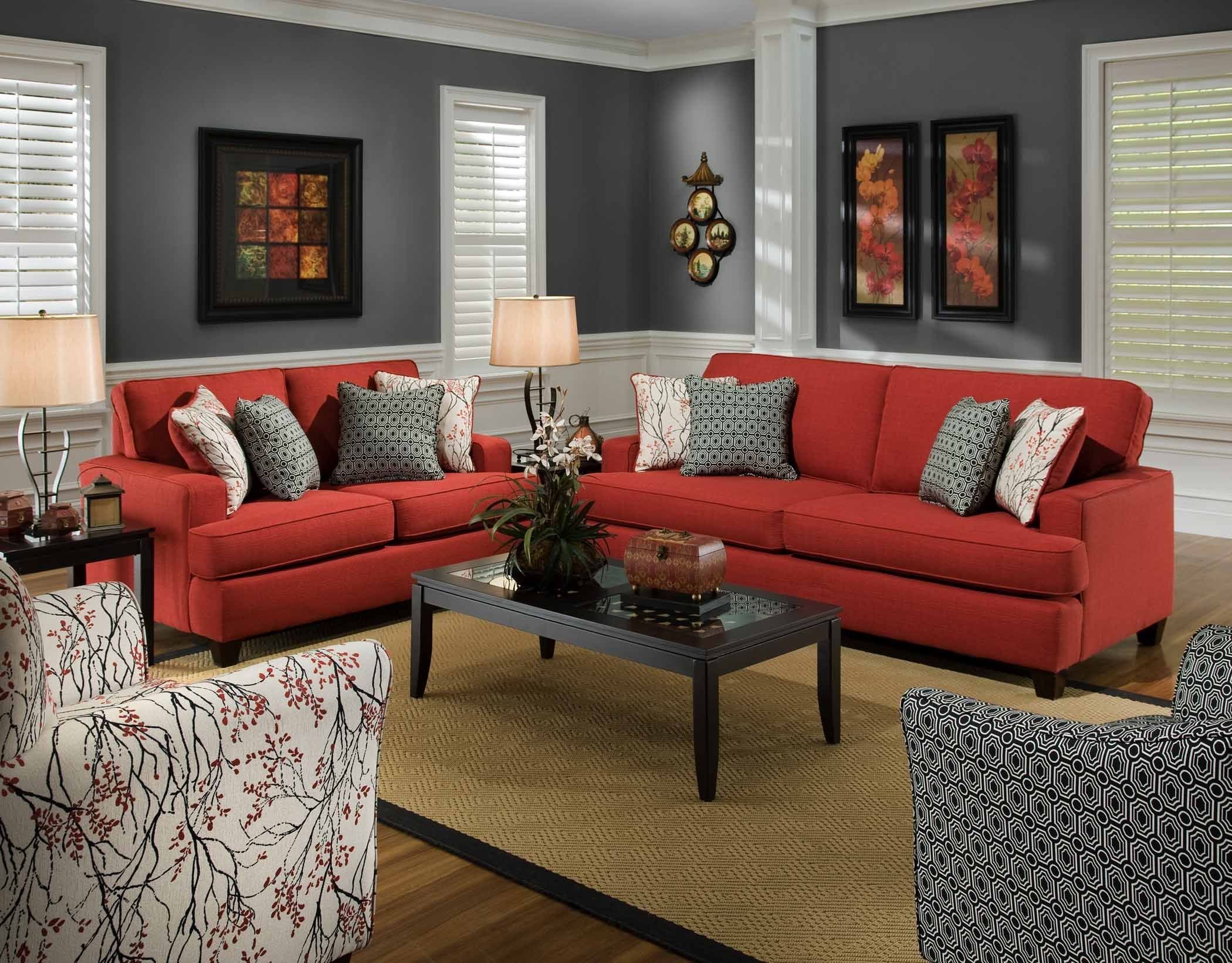 Красный диван: использование ярких акцентов и подбор комфортабельных конструкций