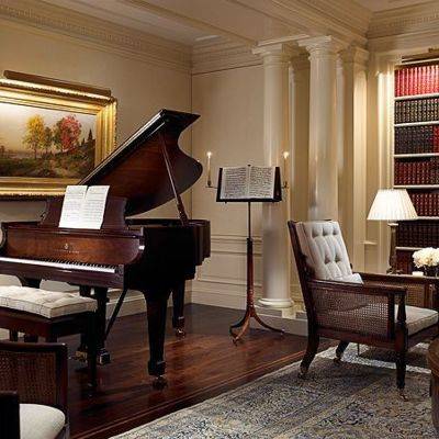 Дизайн гостиных с пианино и роялем – особенности смещения акцентов и примеры декорирования (91 фото + видео)