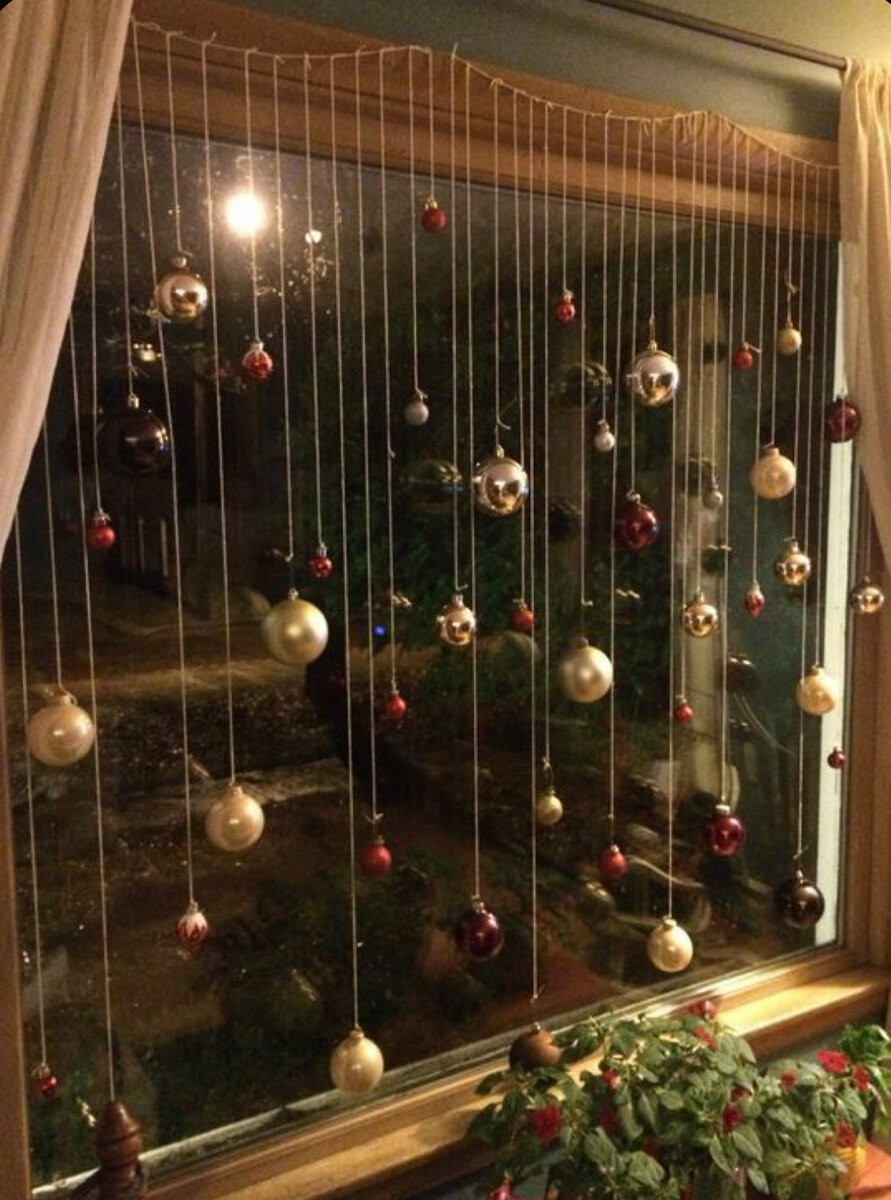 Новогодний интерьер и украшение дома, декор квартиры с елкой своими руками, яркое дизайнерское оформление студии на праздник