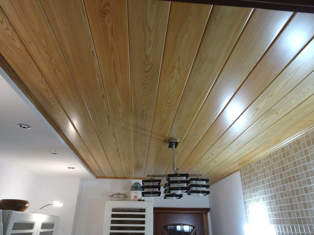 Потолок из деревянных реек: как крепить, где использовать, плюсы, минусы