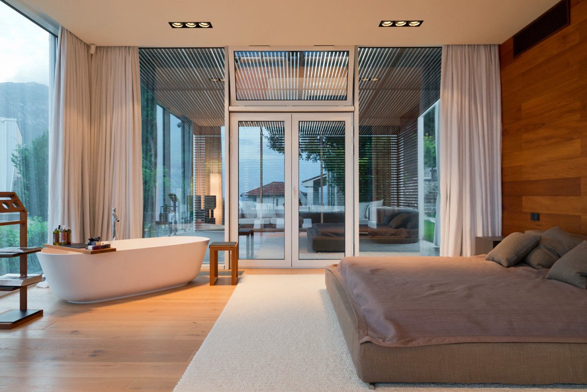 Панорамные окна в частном доме, квартире и на балконе.