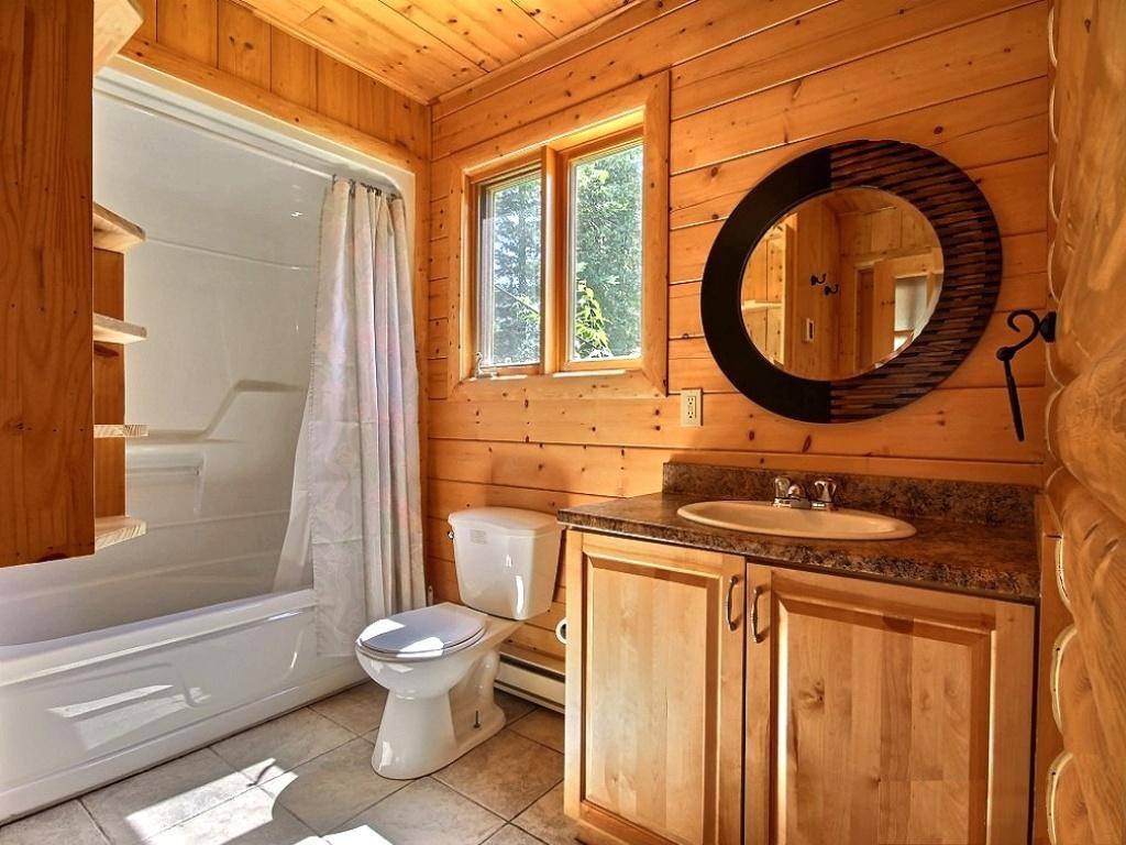 Дизайн ванной в деревянном доме. Советы по обустройству с фото