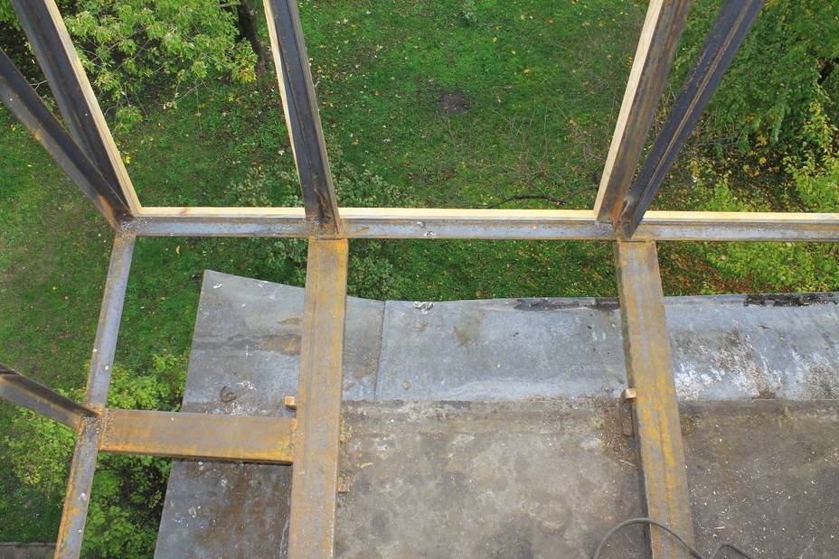 Самостоятельное строительство веранды на даче из металлопрофиля: порядок работ