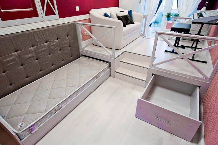 Кровать-подиум с ящиками в детской комнате: выкатная, выдвижная, фото, видео в интерьере, особенности