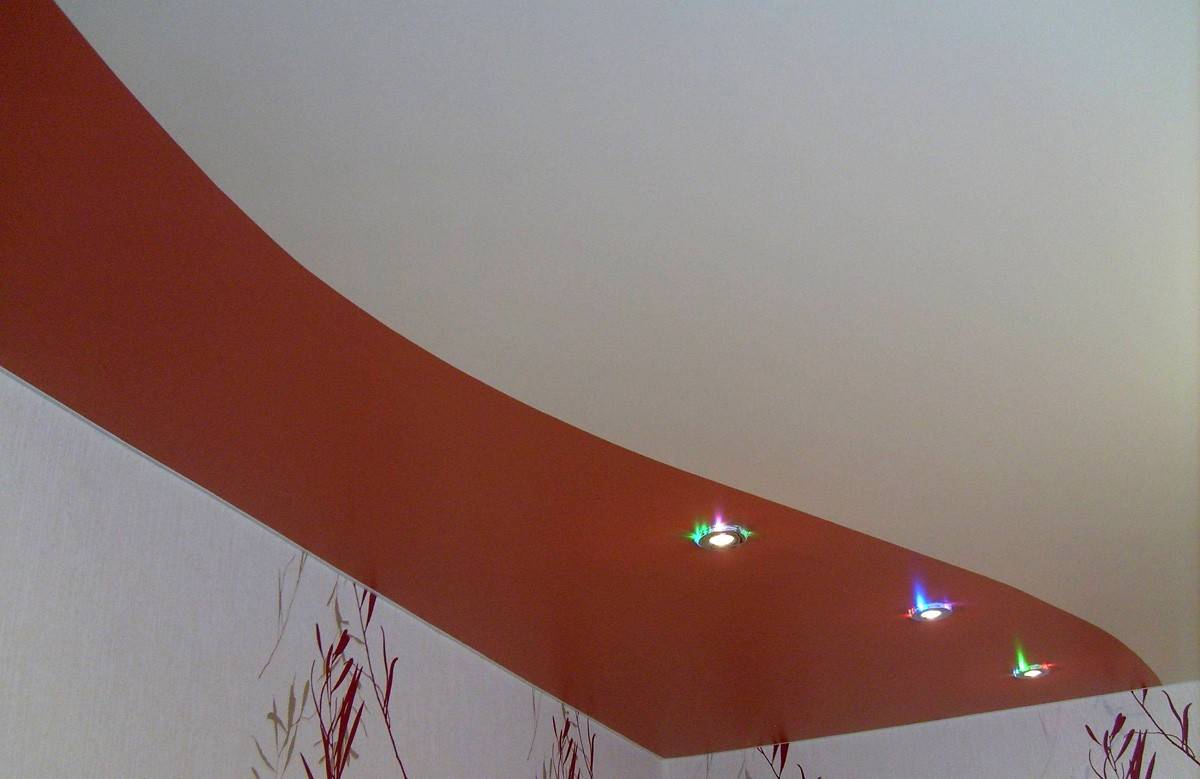 50 фото с примерами интерьеров с двухцветными натяжными потолки