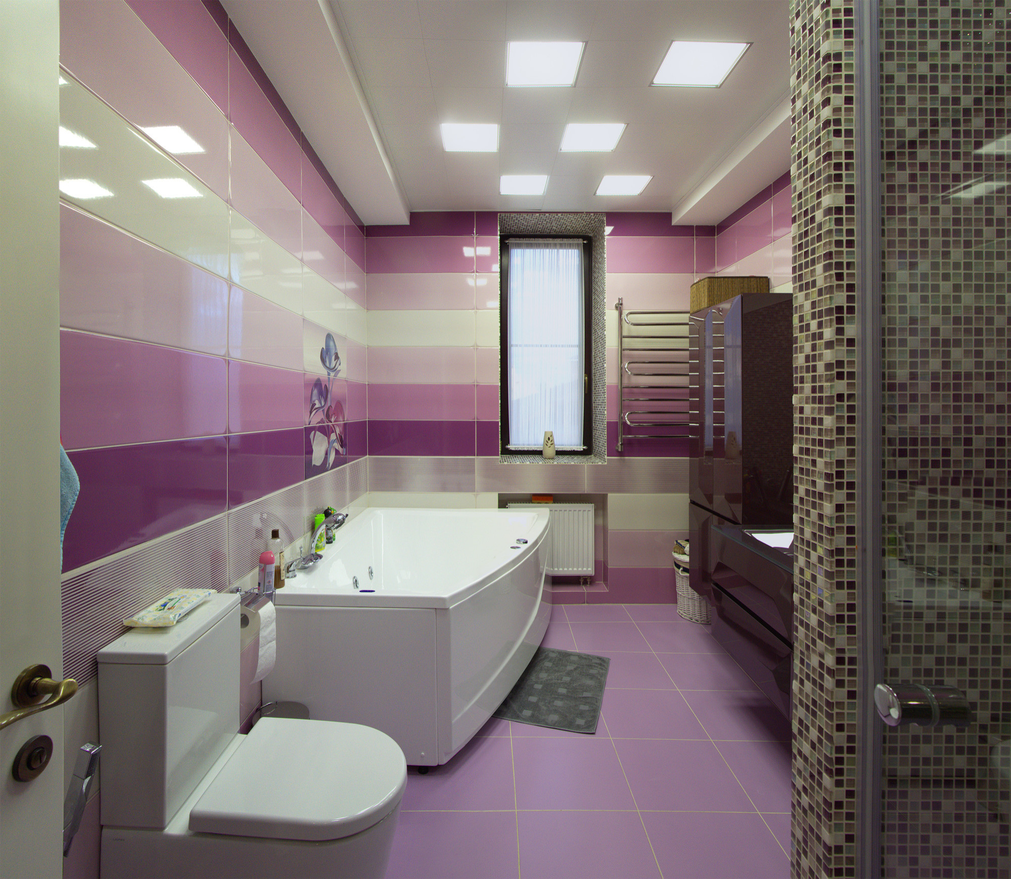 Сиреневая ванная комната — фото величественно приятного цвета в интерьере