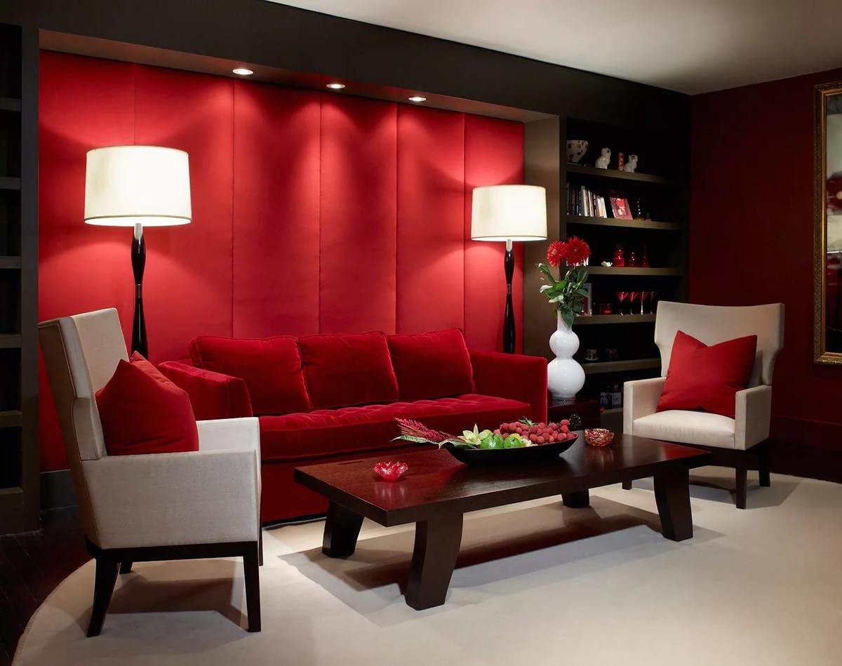 Красный диван в интерьере: особенности цвета, сочетание с другими цветами и стилями, примеры оформления