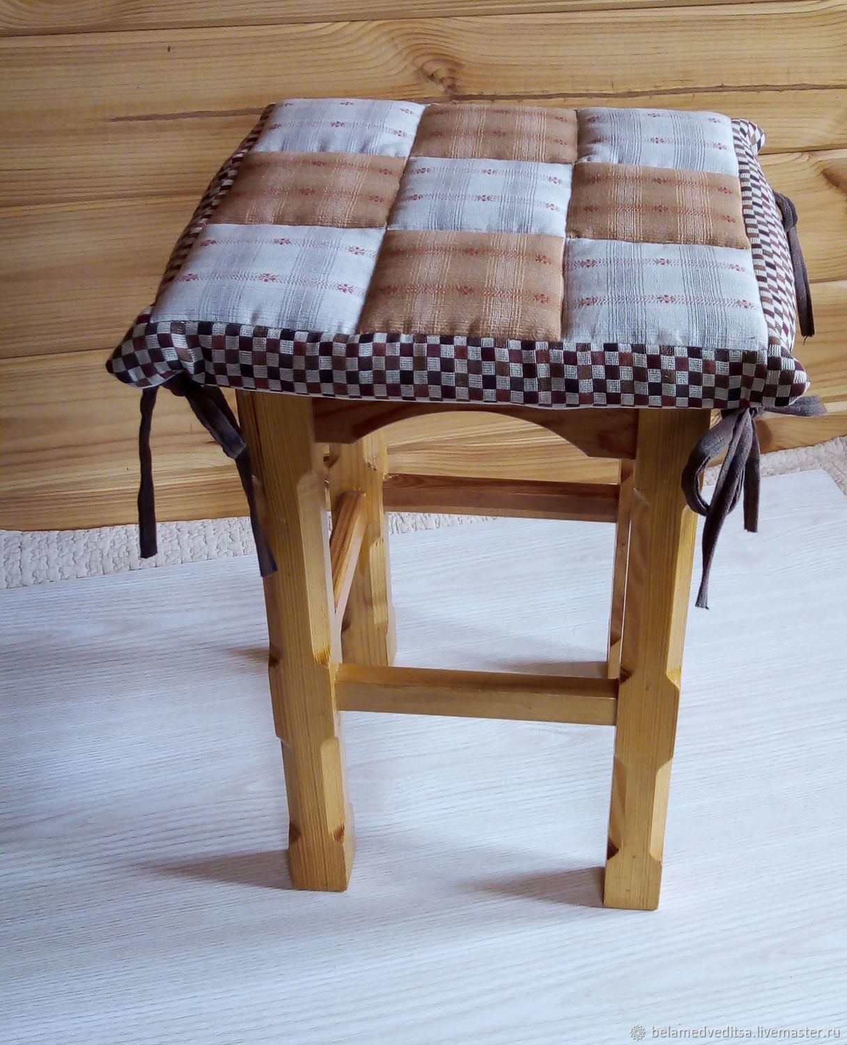 Как сшить подушку на стул и на табуретки своими руками: пошаговая инструкция