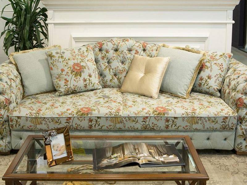 Какую ткань выбрать для обивки дивана: обзор популярных материалов