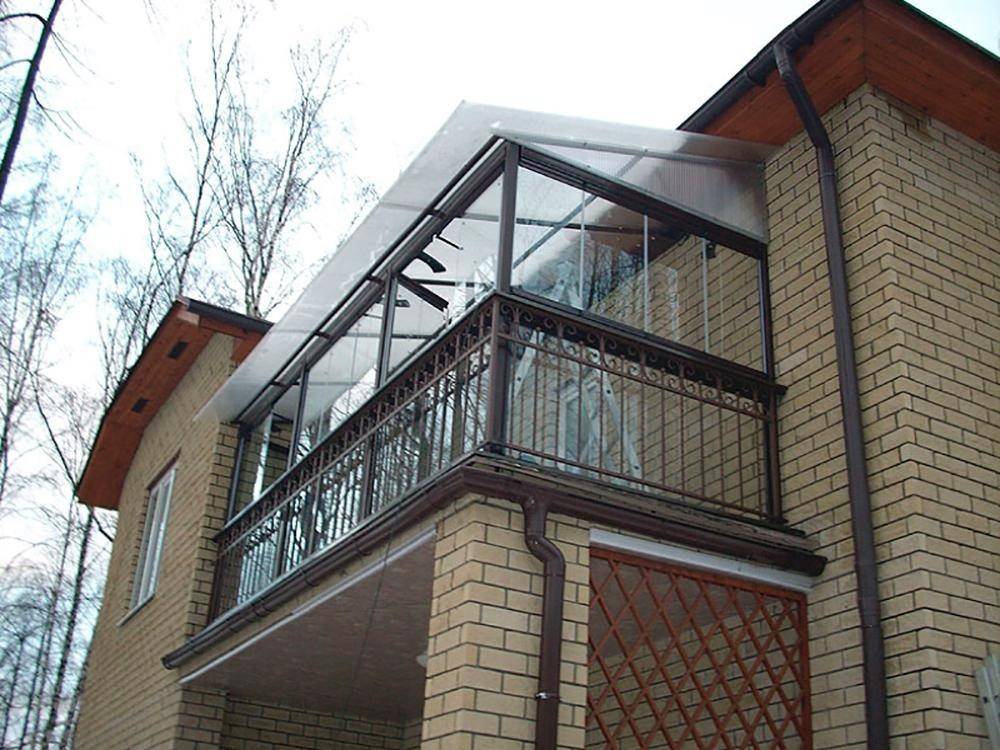 Как оформить балкон внутри