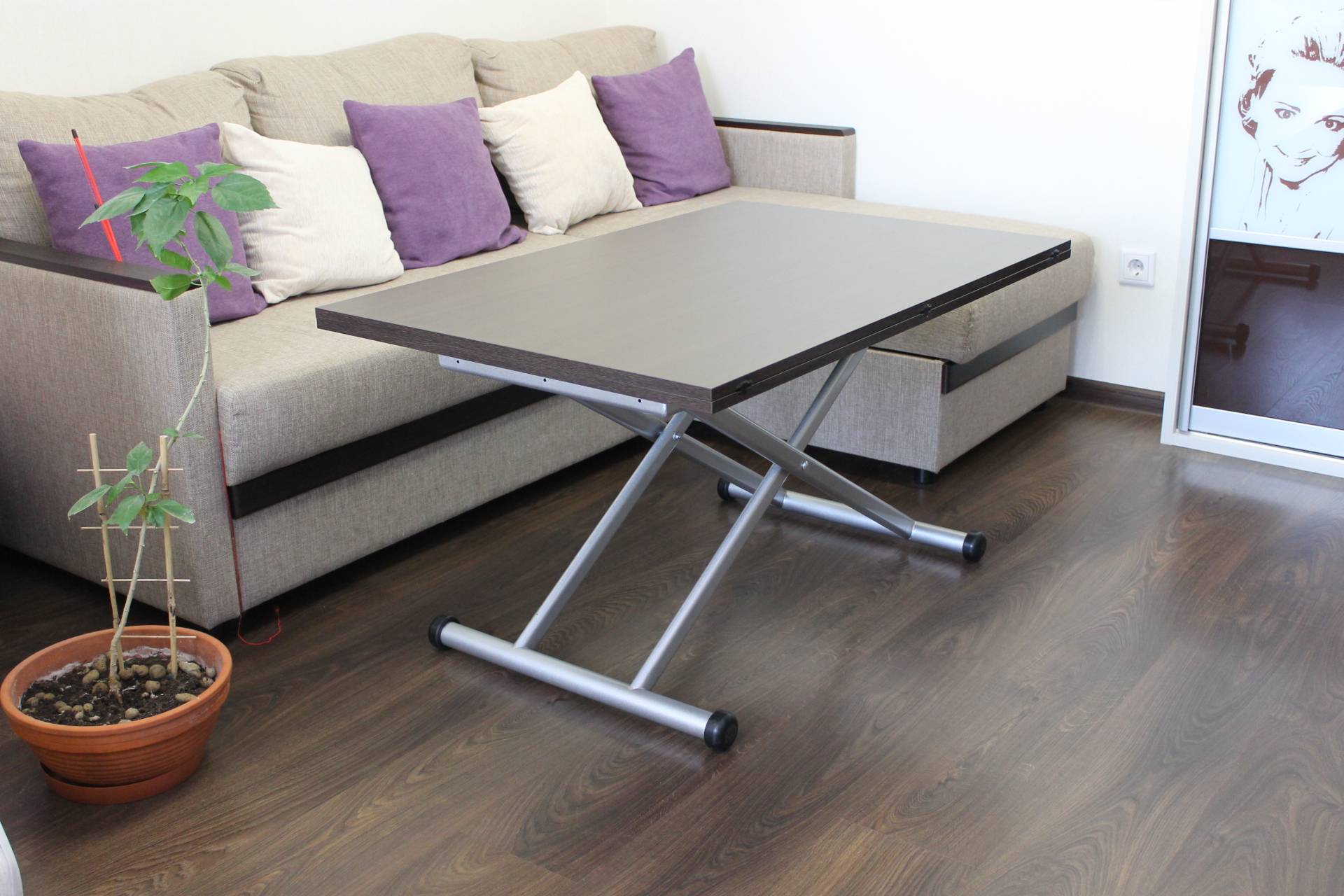 Важный предмет мебели для гостиной и кухни: стол-трансформер