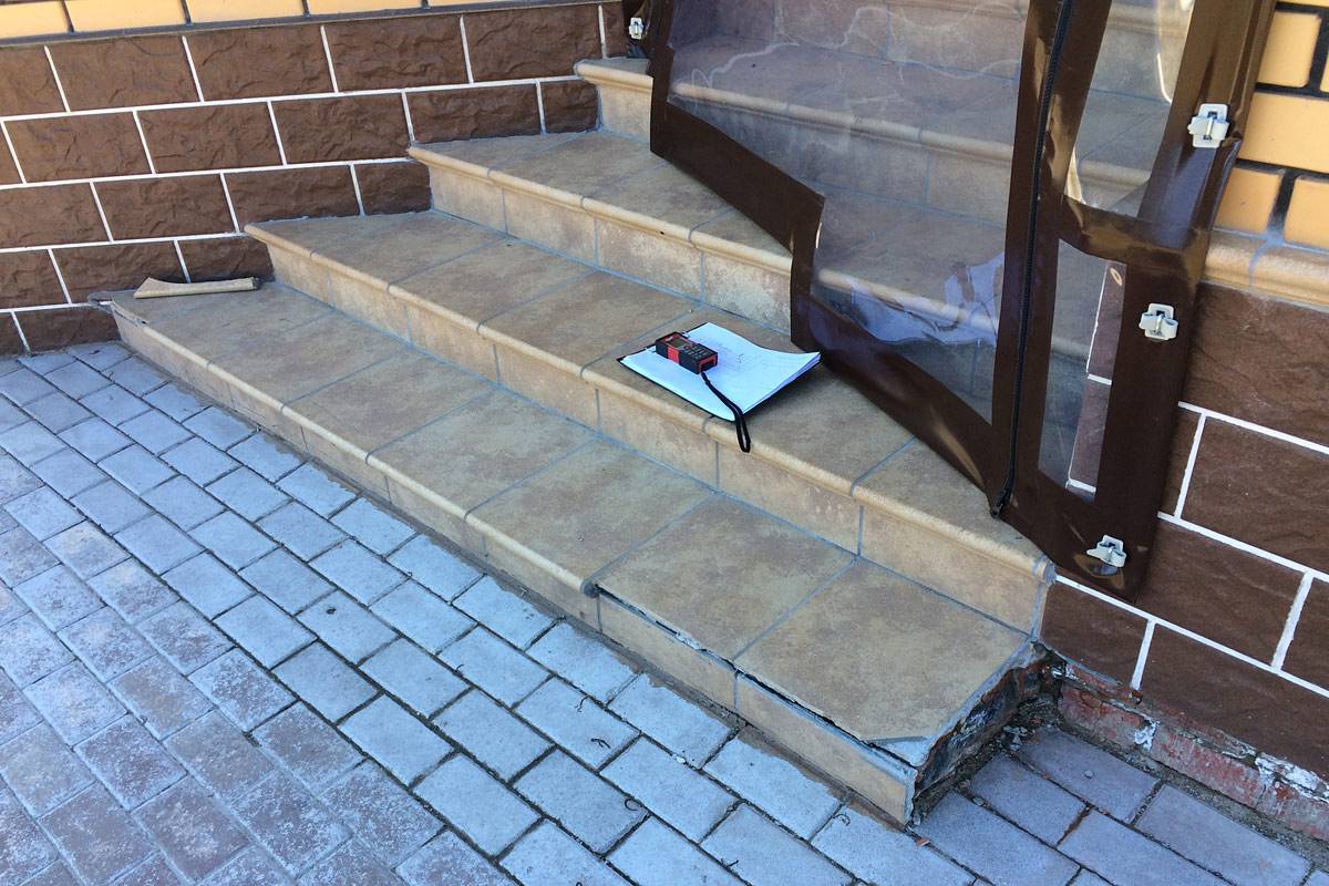 Ступени из тротуарной плитки:укладка своими руками,проектирование,технология мощения на бетонное основание