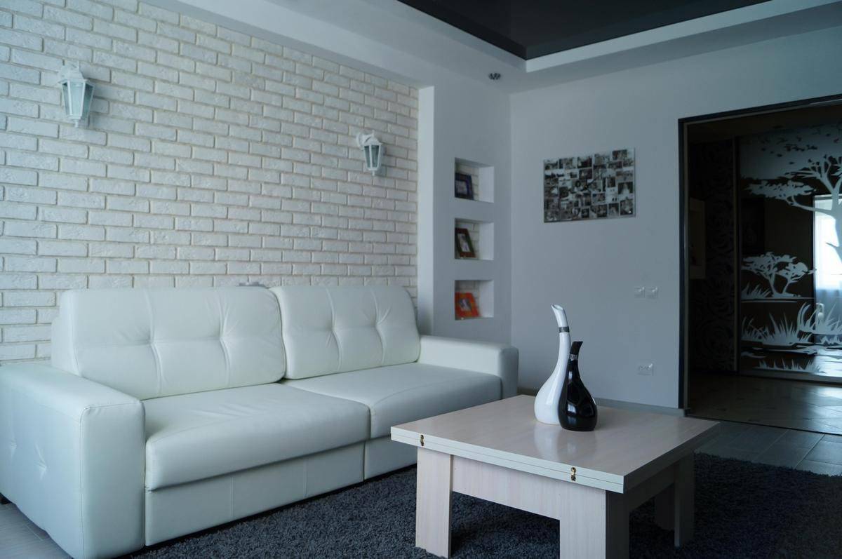 Белая стена — фото примеров идеального оформления стен белого цвета в современном интерьере