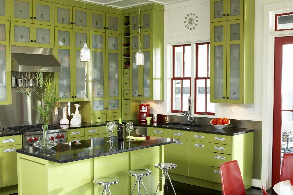 Зеленая кухня в интерьере квартиры: как подобрать удачные цветовые сочетания