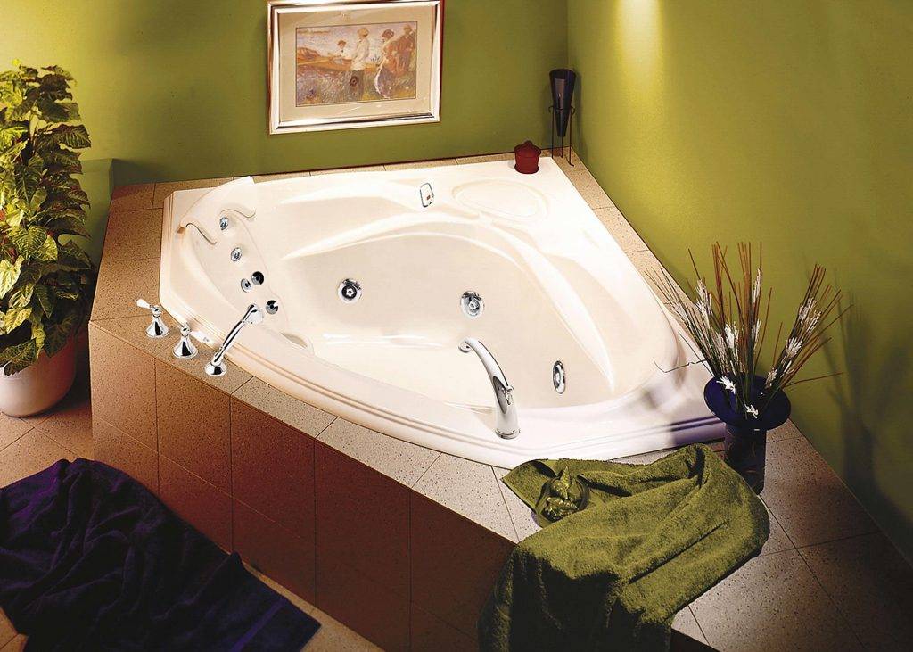 Дизайн ванной с угловой ванной