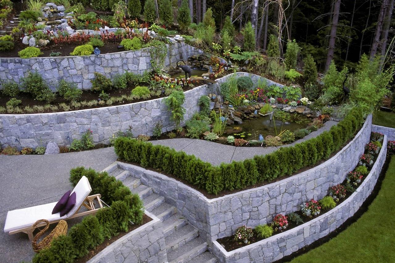 Благоустройство участка на склоне — особенности проектирования и лучшие идеи оформления сада или участка на склоне холма или горы (120 фото + видео)