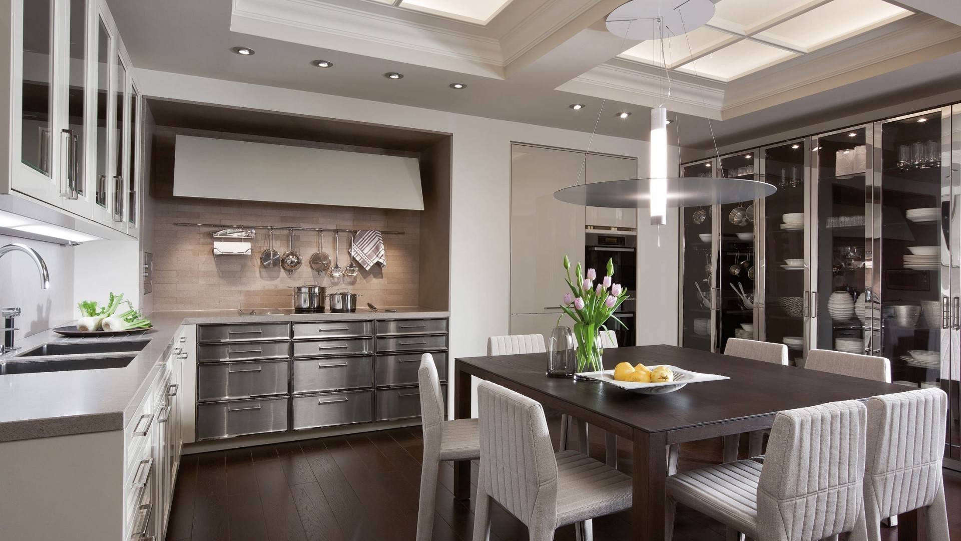 Оформление интерьера большой современной Кухни: 200+ идей для дизайна (шторы, обои, барная стойка)