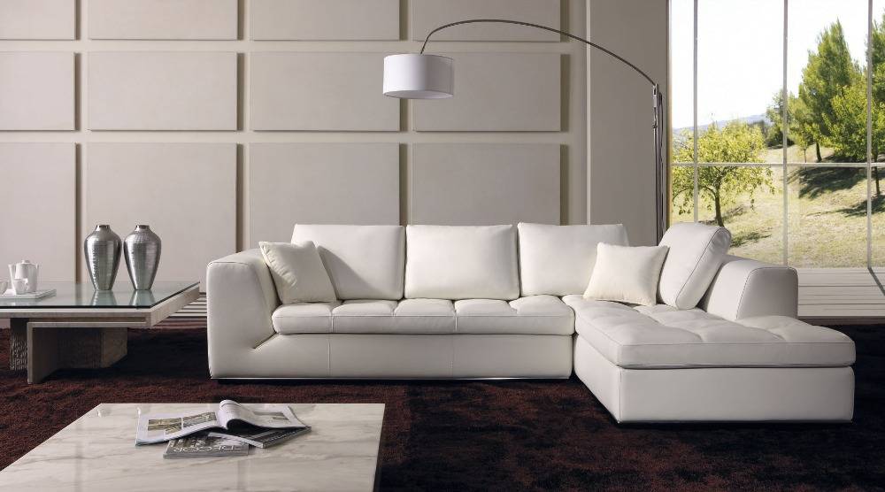 Белый диван в интерьере: яркое дизайнерское решение