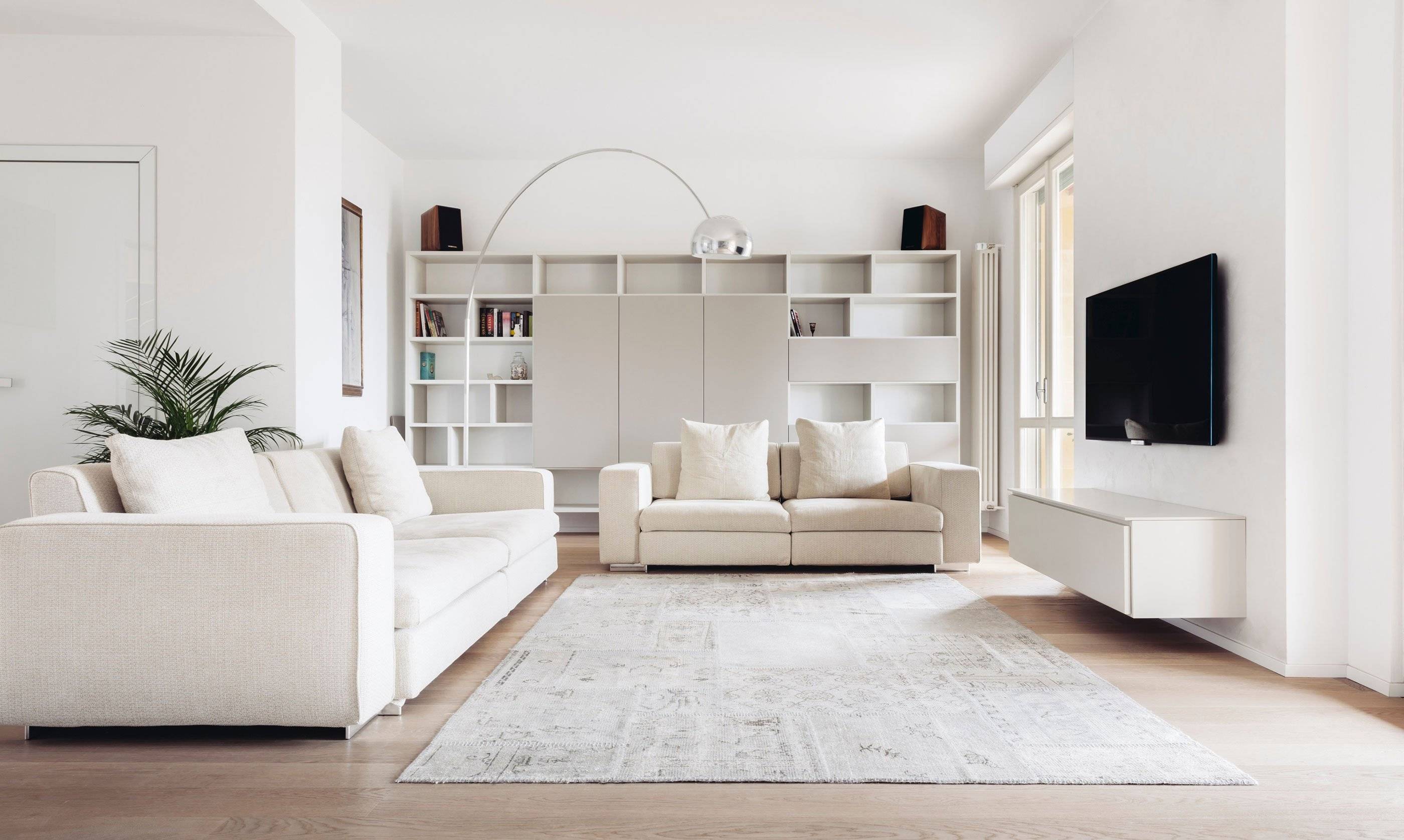 Белая гостиная - правила идеального сочетания и уютного дизайна (90 фото)