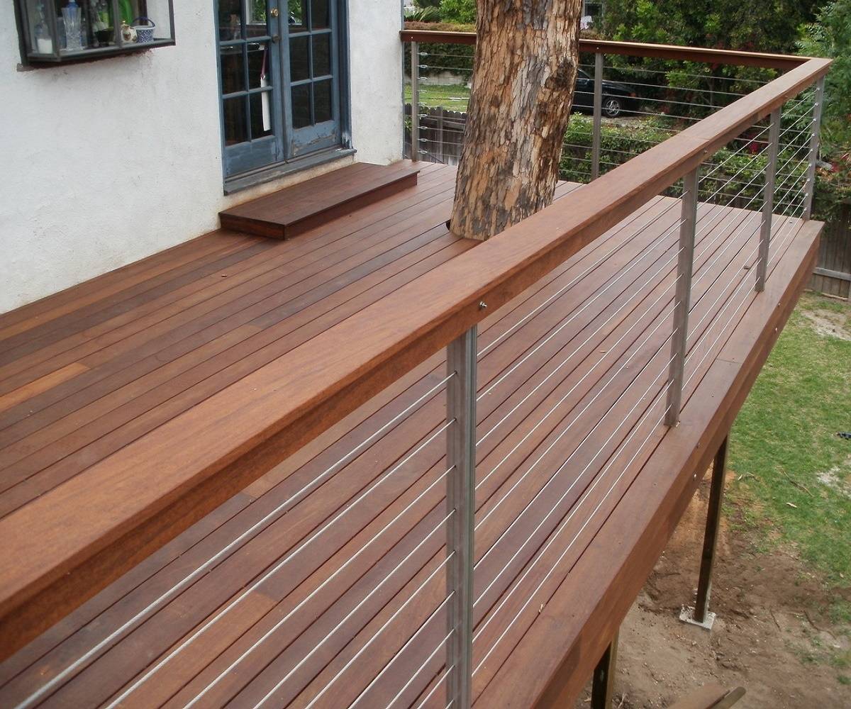 Ограждение террасы из дерева и дпк: фото балконов из металла