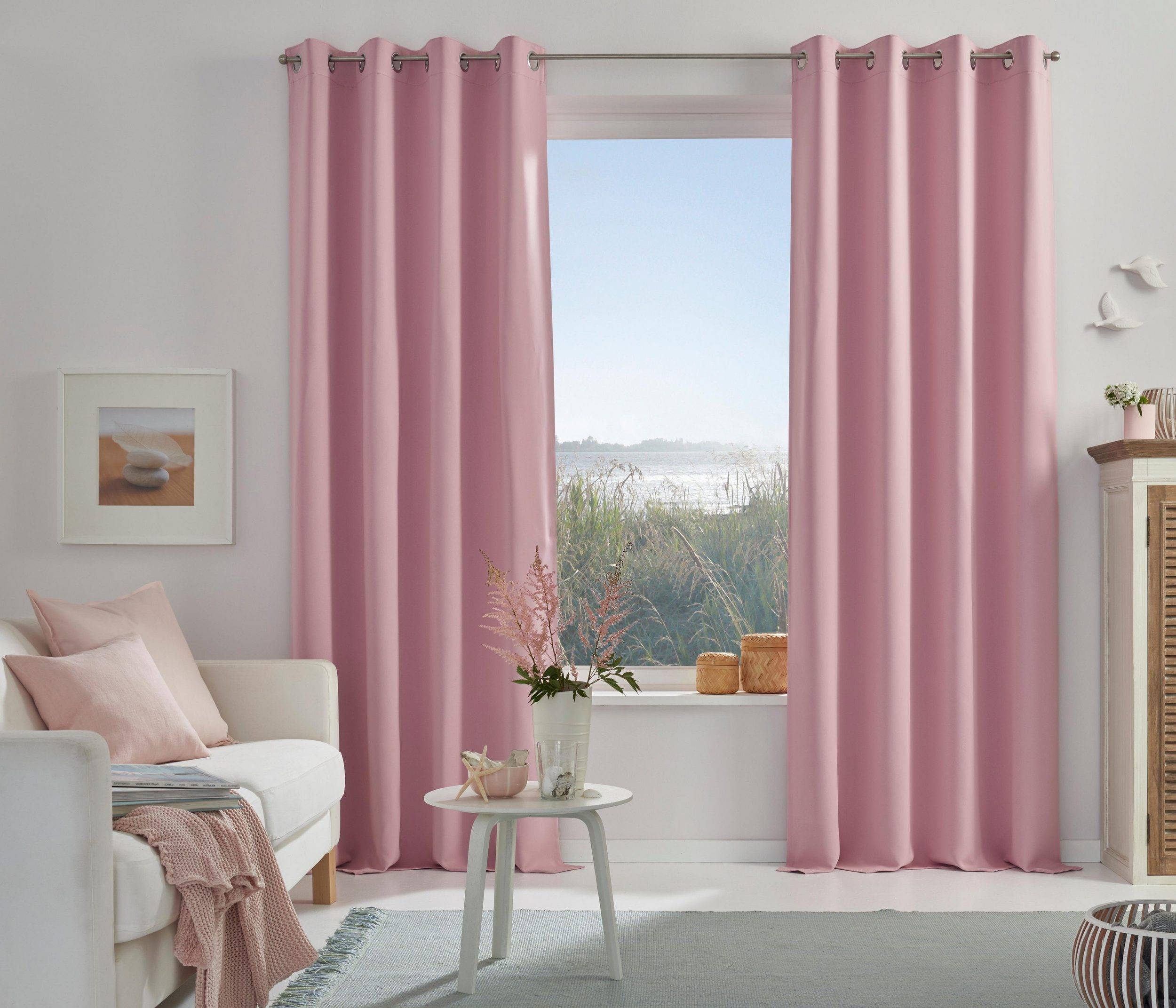 Розовые шторы в интерьере - 27 фото