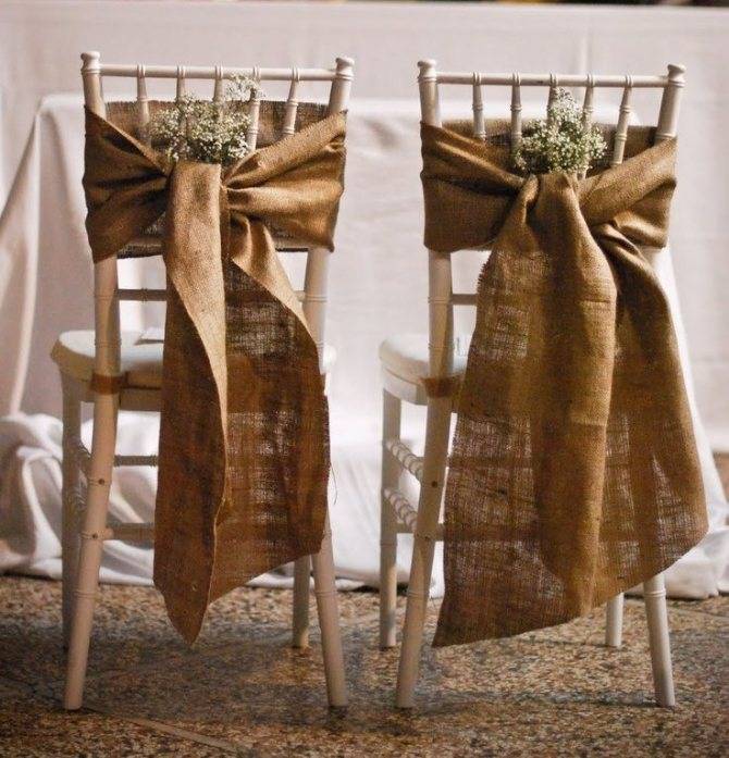 5 способов украсить стулья к новому году своими руками (новогодние декор чехлов на стулья)