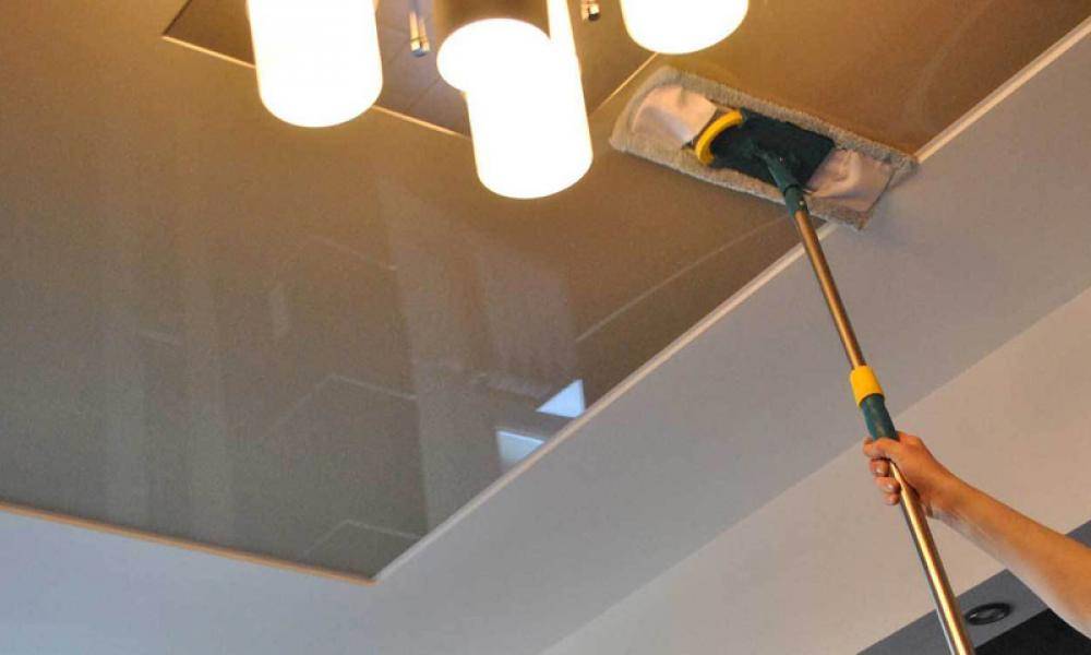Чем мыть натяжные потолки глянцевые без разводов | онлайн-журнал о ремонте и дизайне