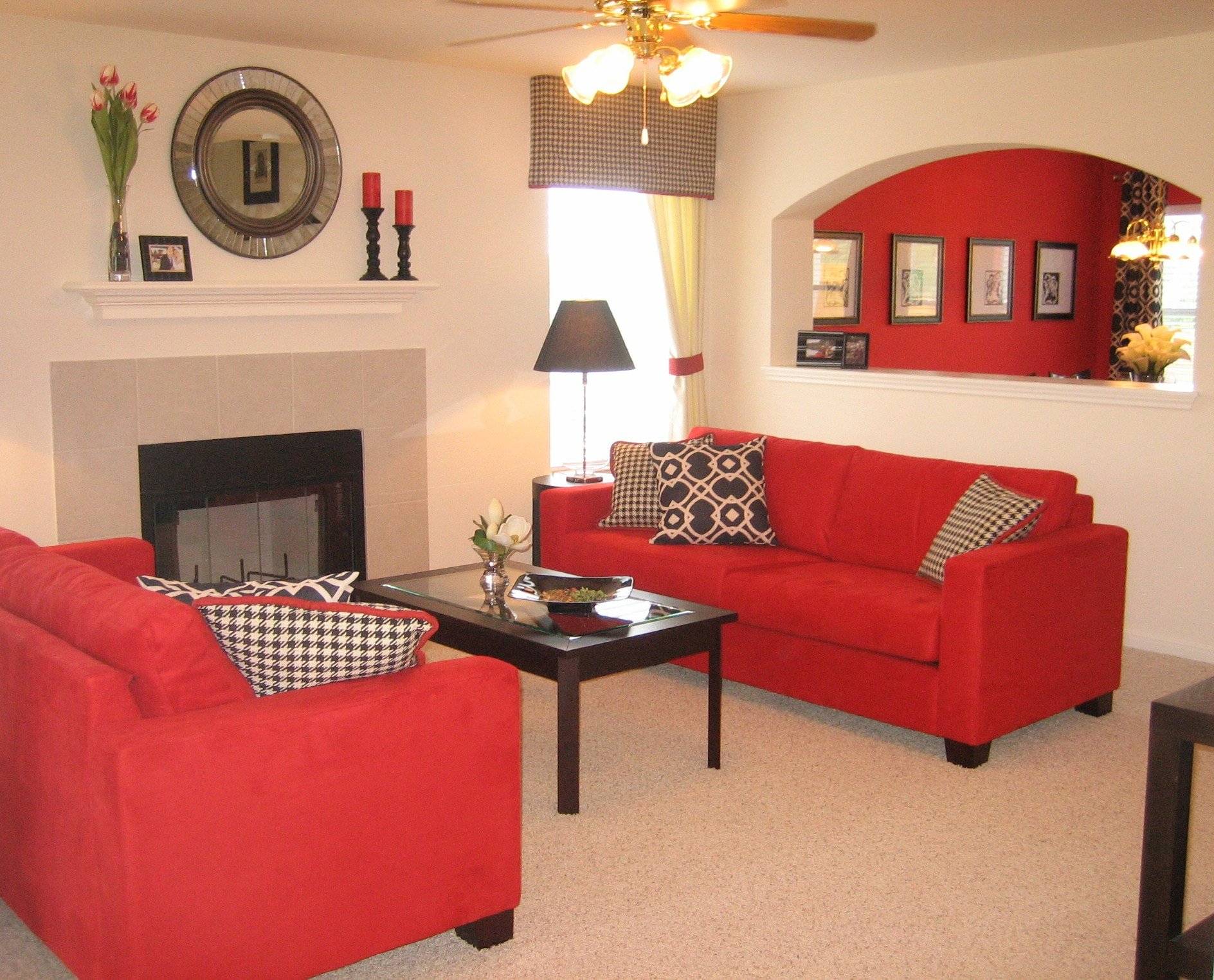 Красный диван - лучшие сочетания материала и цвета (108 фото)