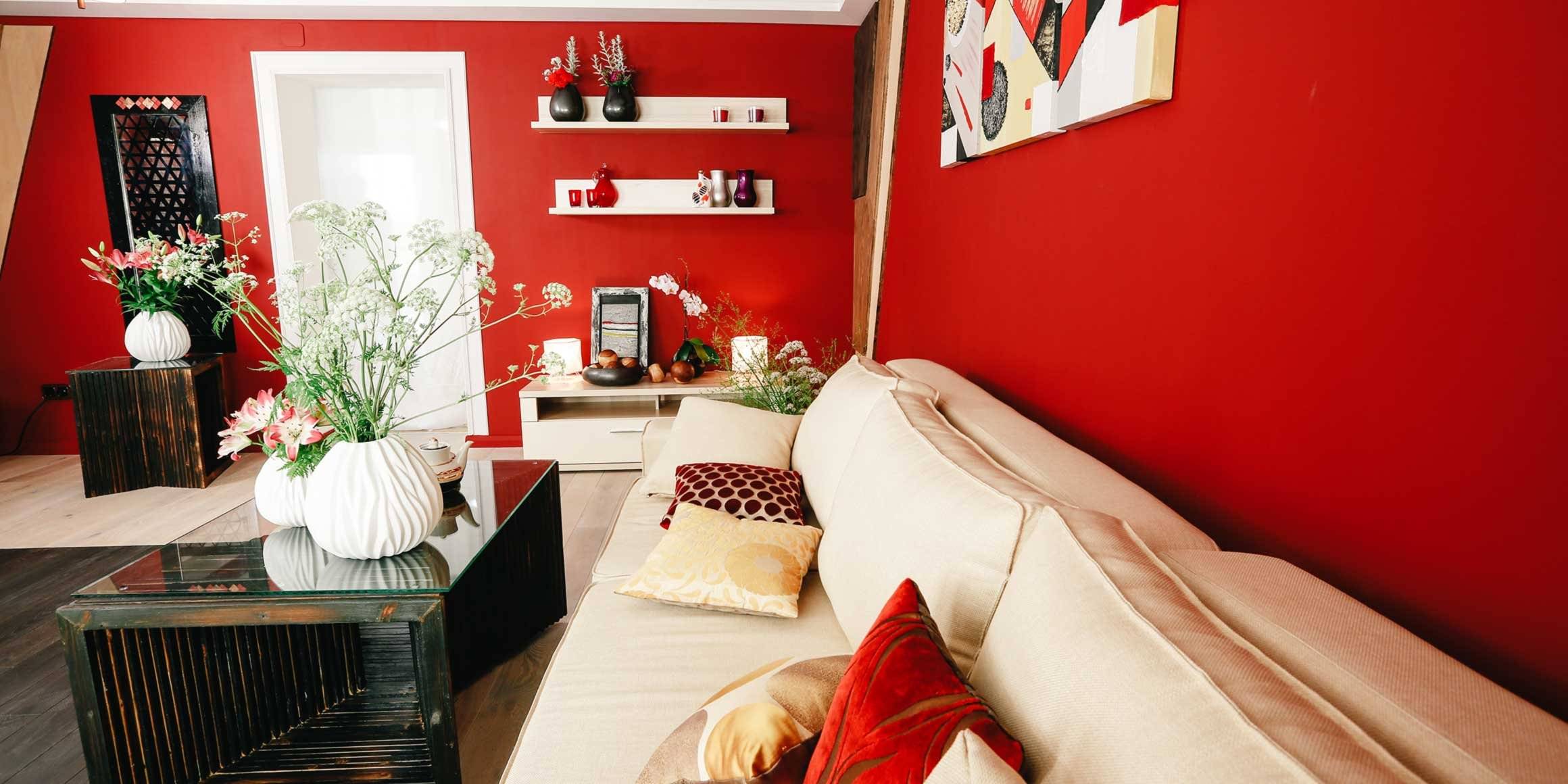 Стены красного цвета: 125 фото идей оформления и украшения разных комнат и помещений