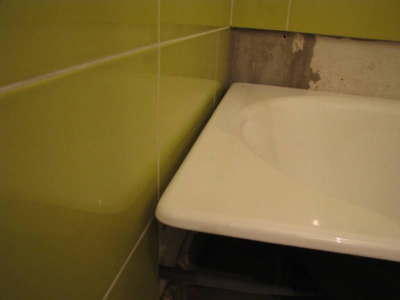 Чем заделать щель между ванной и стеной - обзор способов