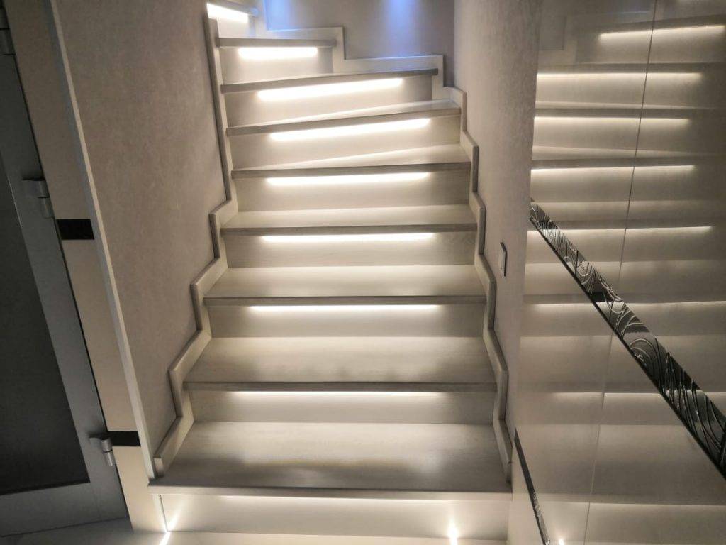 Светодиодная подсветка лестницы: самые популярные варианты освещения, как сделать своими руками
