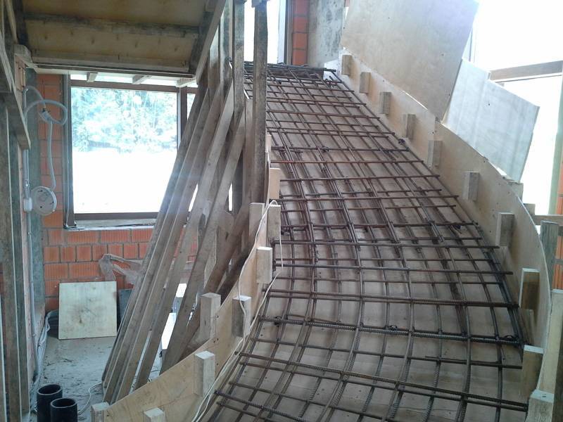 Как сделать монолитную бетонную лестницу своими руками