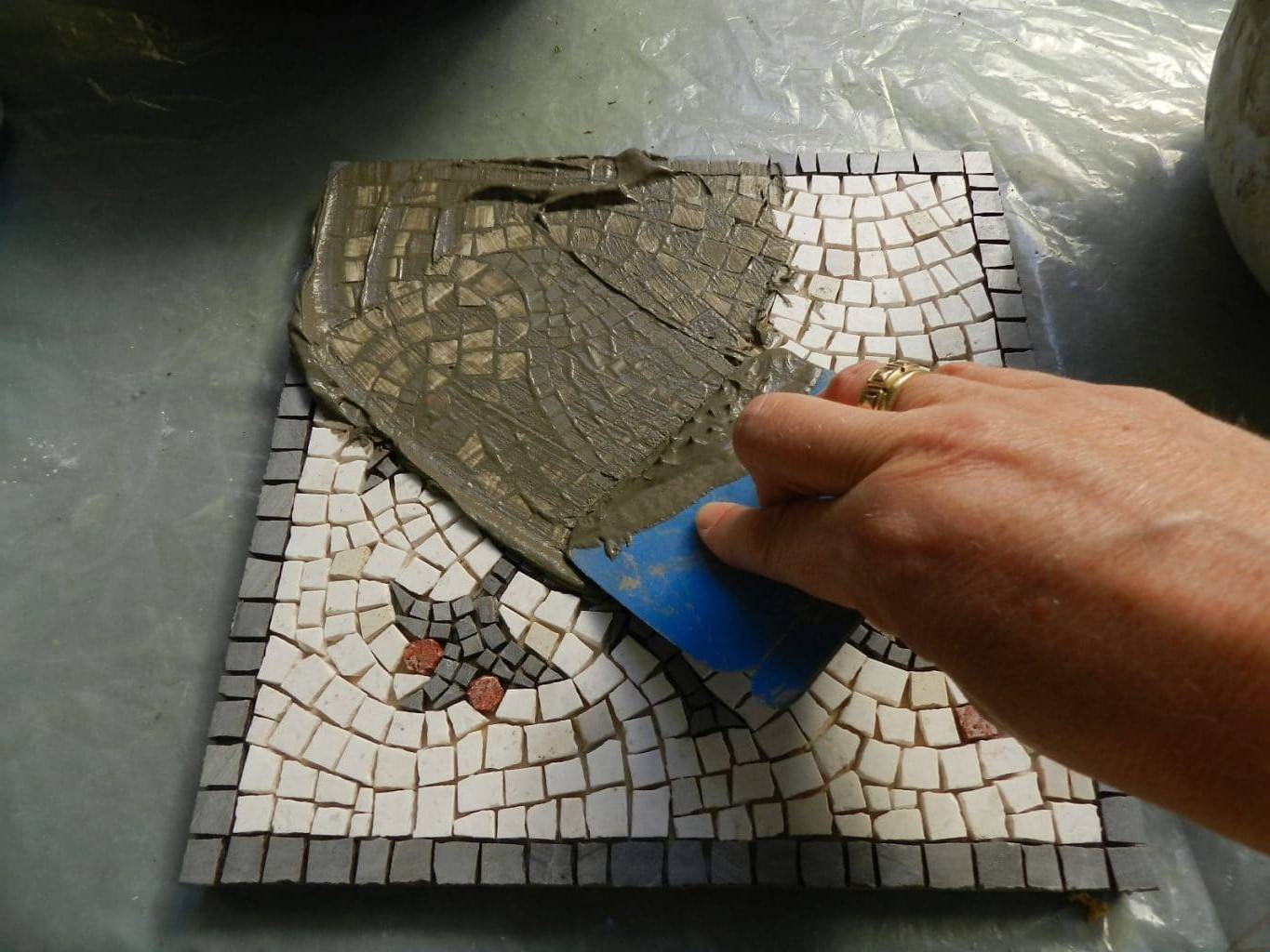 Мозаика из битой плитки – своими руками дизайн и облицовка + видео