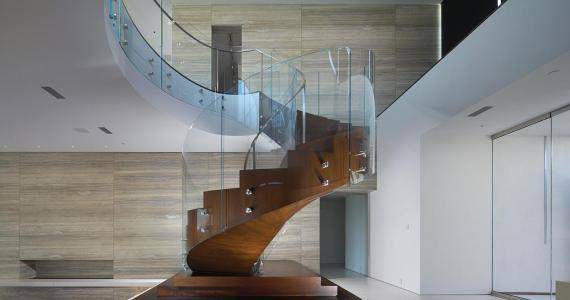 Винтовые лестницы на второй этаж в частном доме: фото