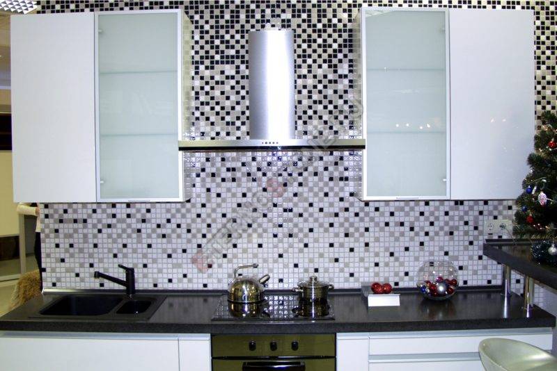 Стеклянная мозаика для кухни на фартук: зеркальная мелкая мозаичная плитка для кухонного