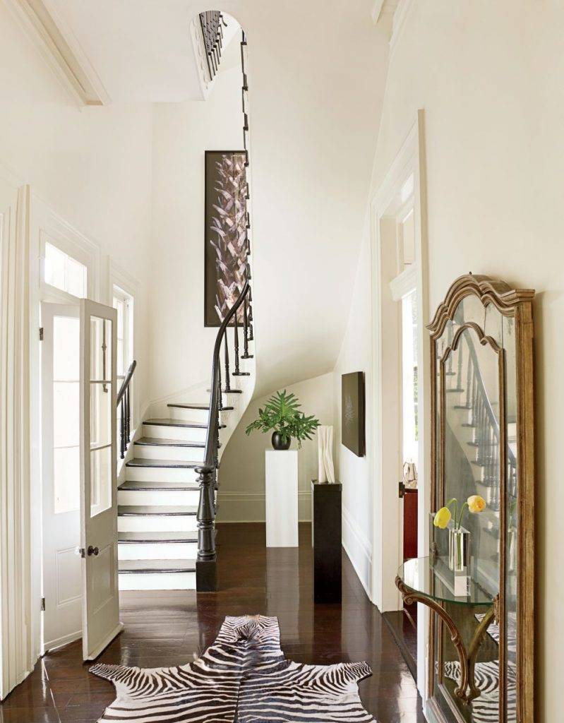 Дизайн коридора в частном доме с лестницей фото