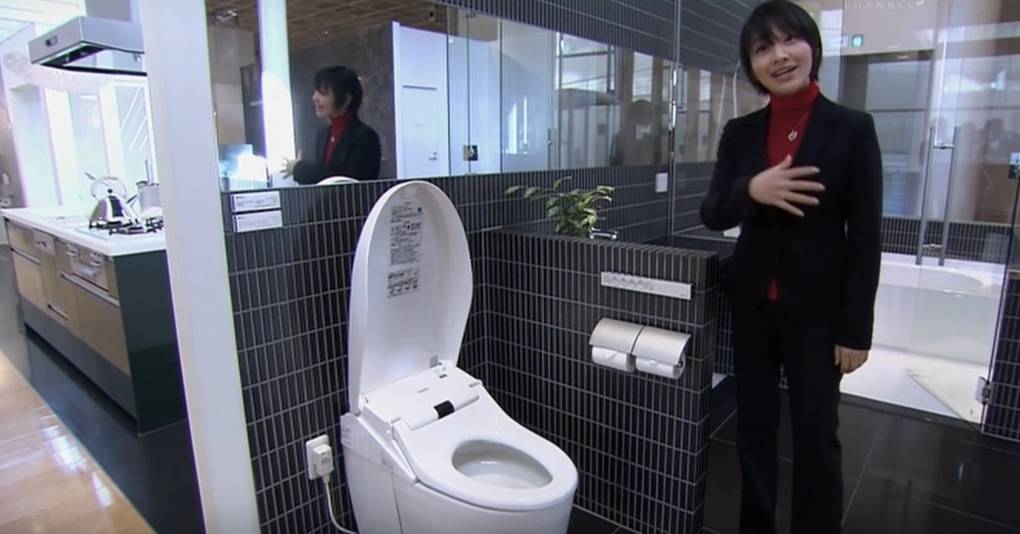 Электронное и техническое оснащение ванной, туалета и других комнат в среднестатистической японской квартире