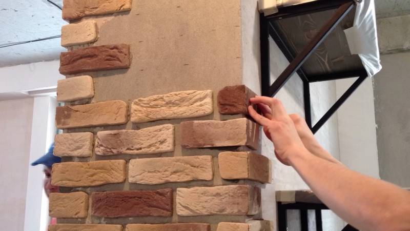 Как правильно класть декоративный камень на стену