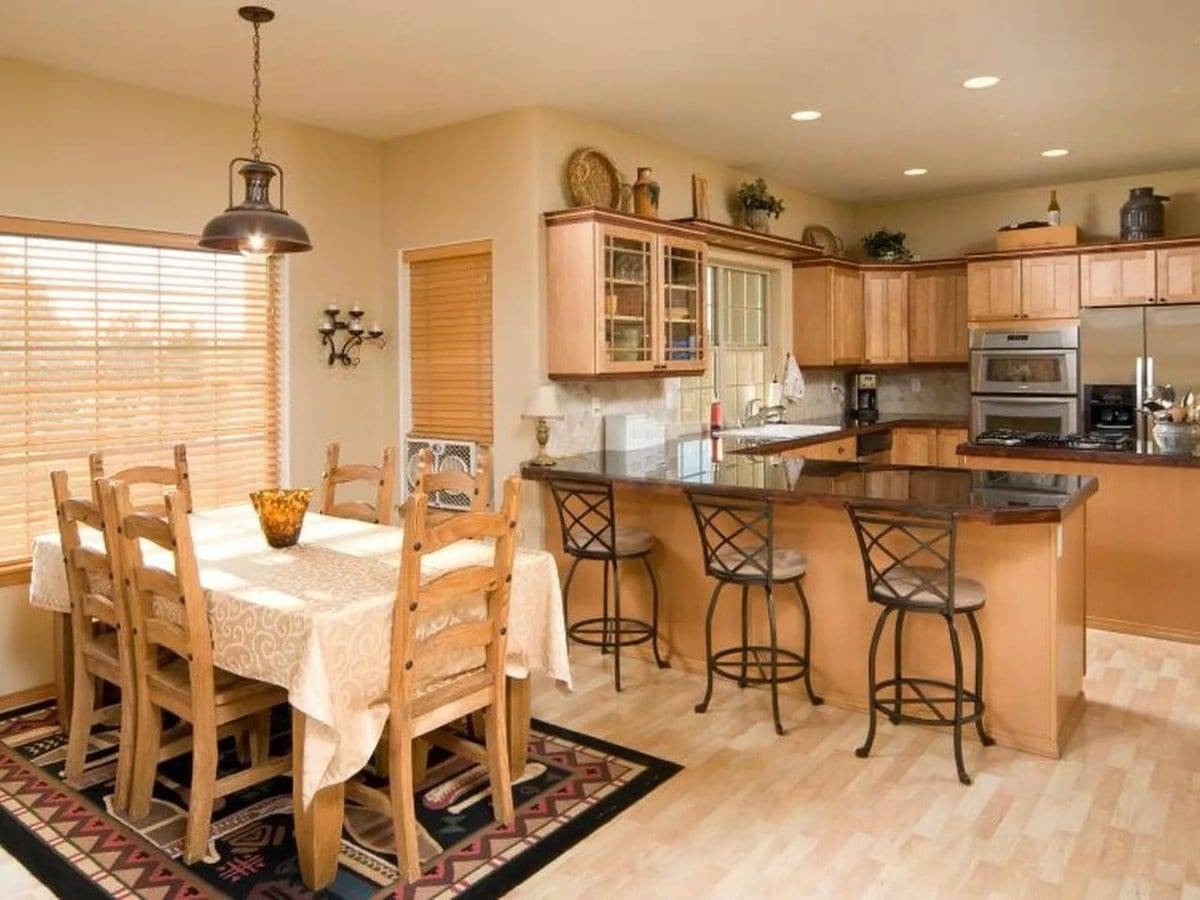 Дизайн кухни-столовой-гостиной в частном доме: фото, общие принципы и подходы к оформлению комнат с разной площадью