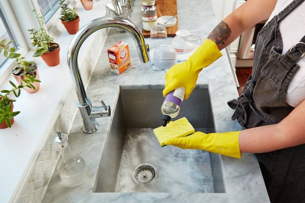 Чем чистить раковину из искусственного камня на кухне, как за ней ухаживать?