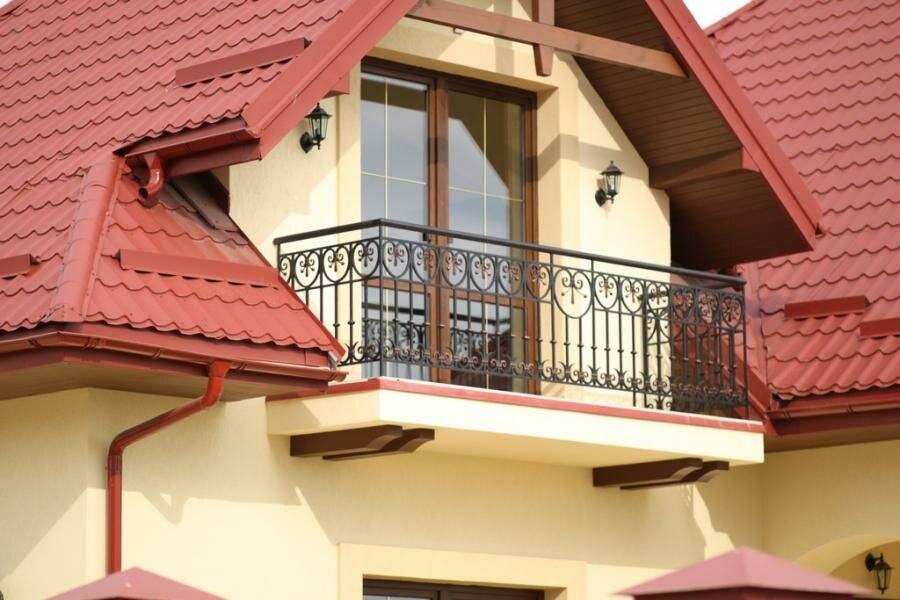 Как сделать балкон в частном доме: фото, дизайн и строительство