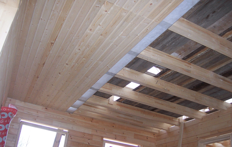 Чем подшить потолок по деревянным балкам в доме: особенности и характеристики
