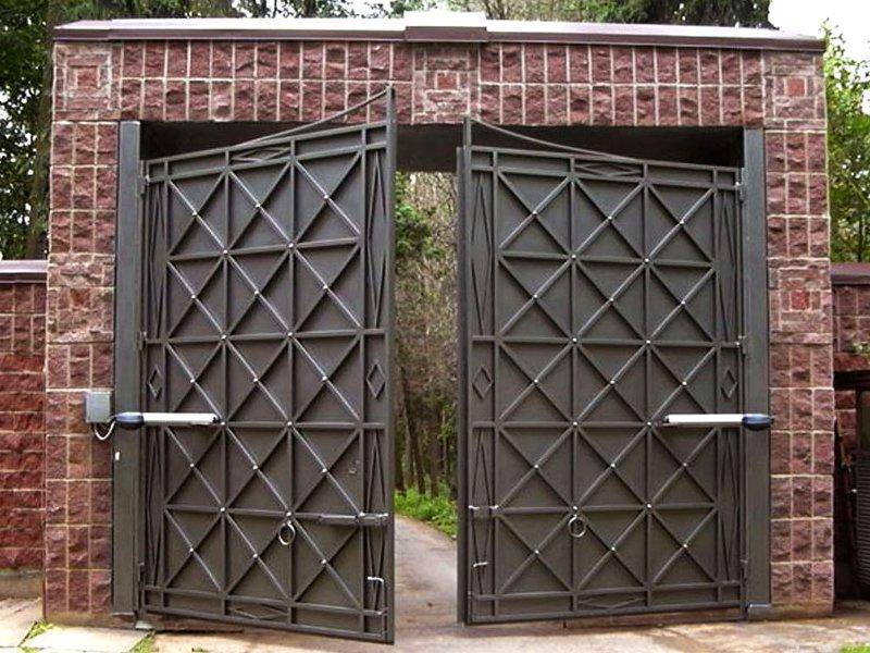Распашные ворота – изготовление и установка своими силами