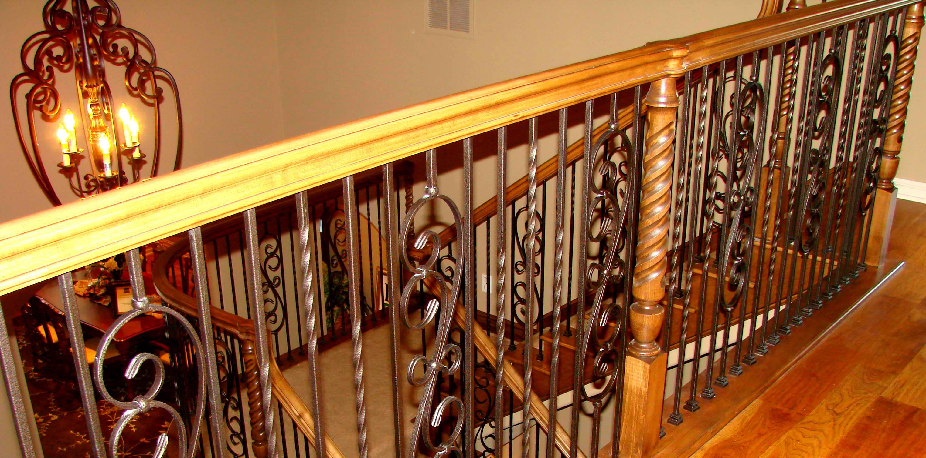 Виды поручней для лестниц – металлические, деревянные, пластиковые: фото