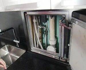 Как спрятать трубы на кухне - обзор самых популярных и практичных методов укладки коммуникаций (80 фото)