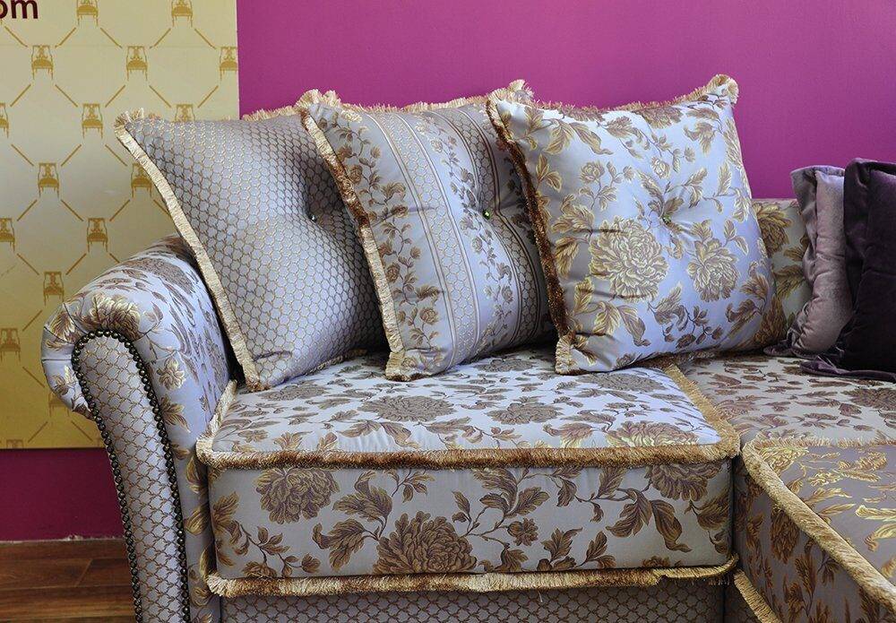 Какая ткань лучше для обивки дивана: сравнение рогожки, флока, велюра, шенилла, вельвета, микрофибры и жаккарда